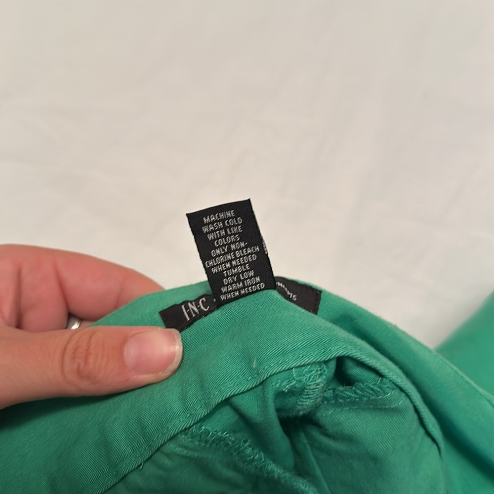 INC Women’s Green Shorts Size 6 - Picture 4 of 4
